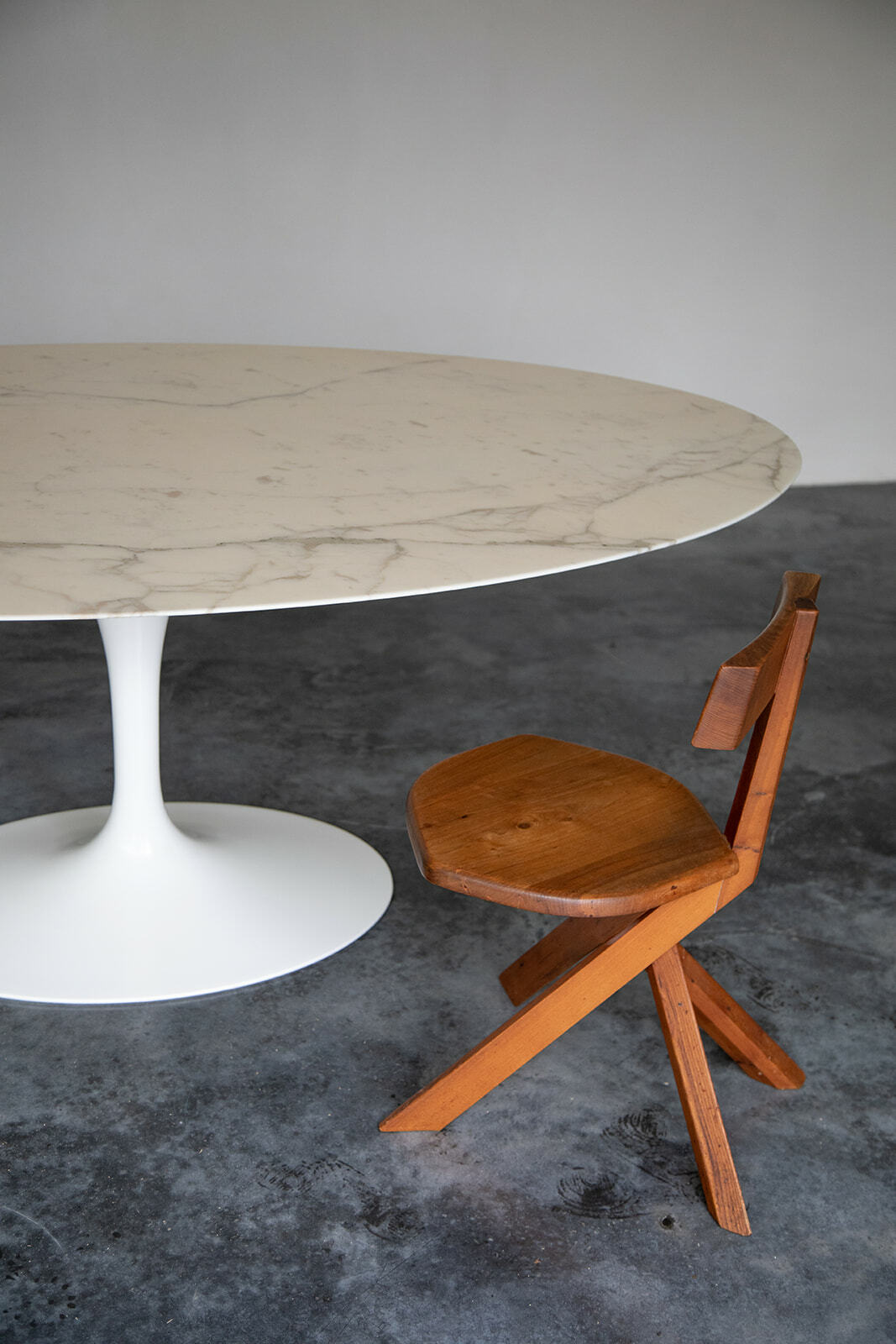 Oval Tulip table